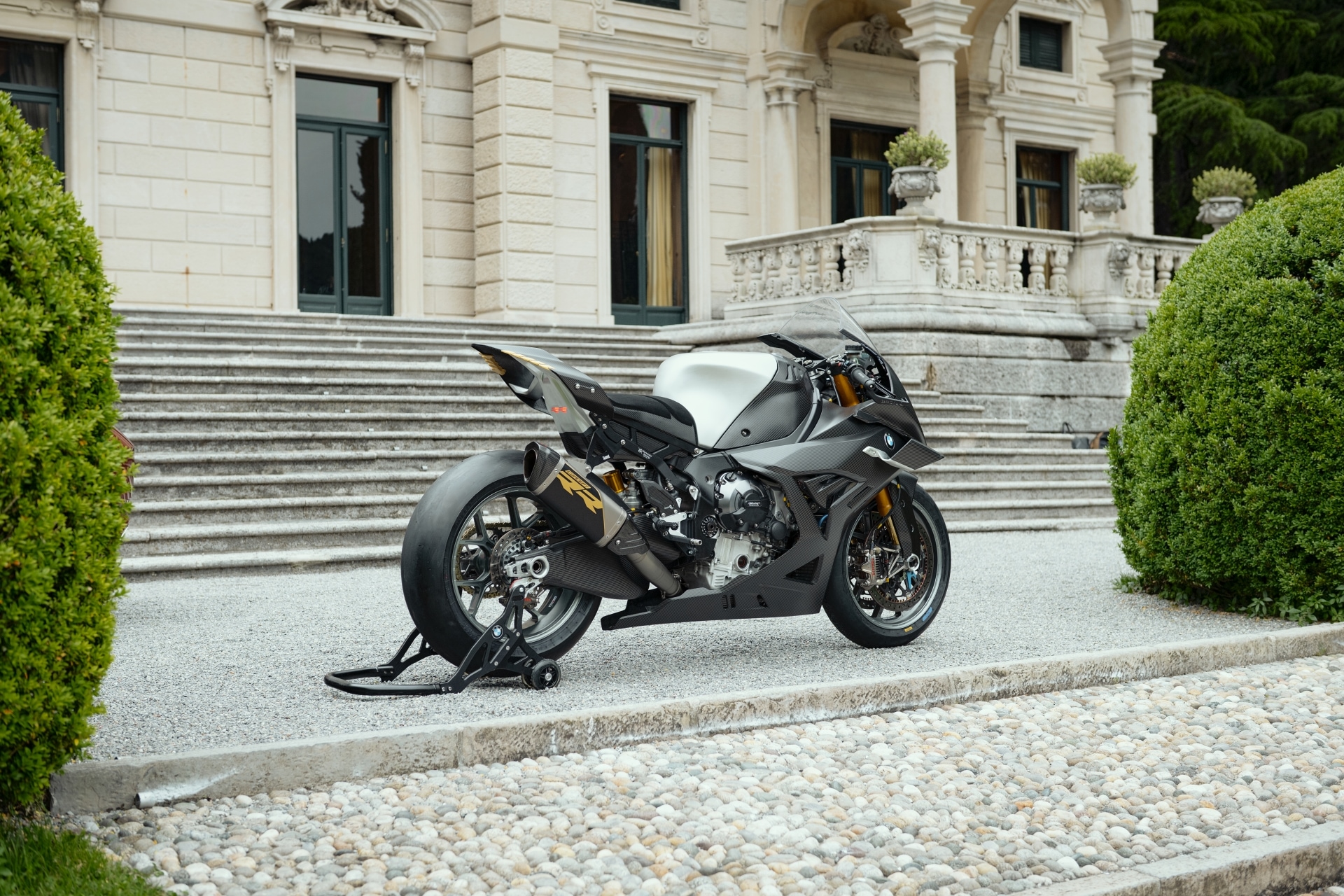 A glimpse into the future: BMW Motorrad Concept RR.