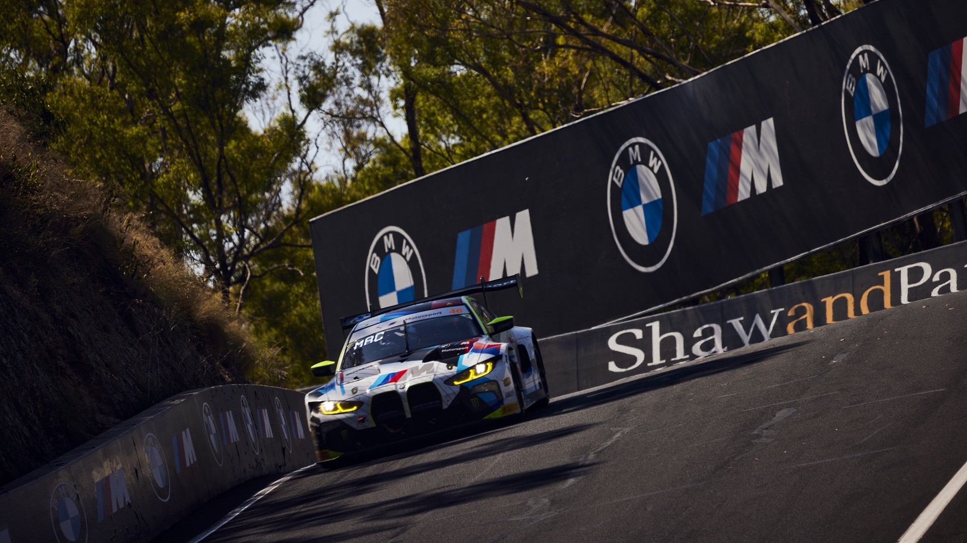 Valentino Rossis #46 BMW M4 GT3 beim 12-Stunden-Rennen von Bathurst 2025.