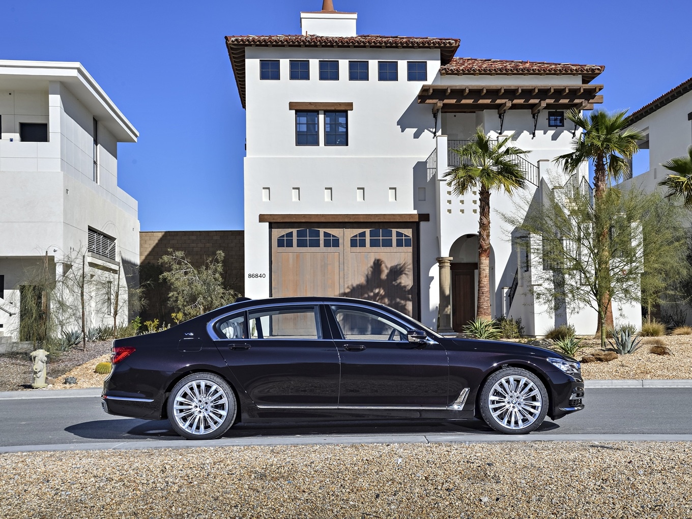 Seitenansicht des BMW M760Li xDrive V12 Excellence G12 