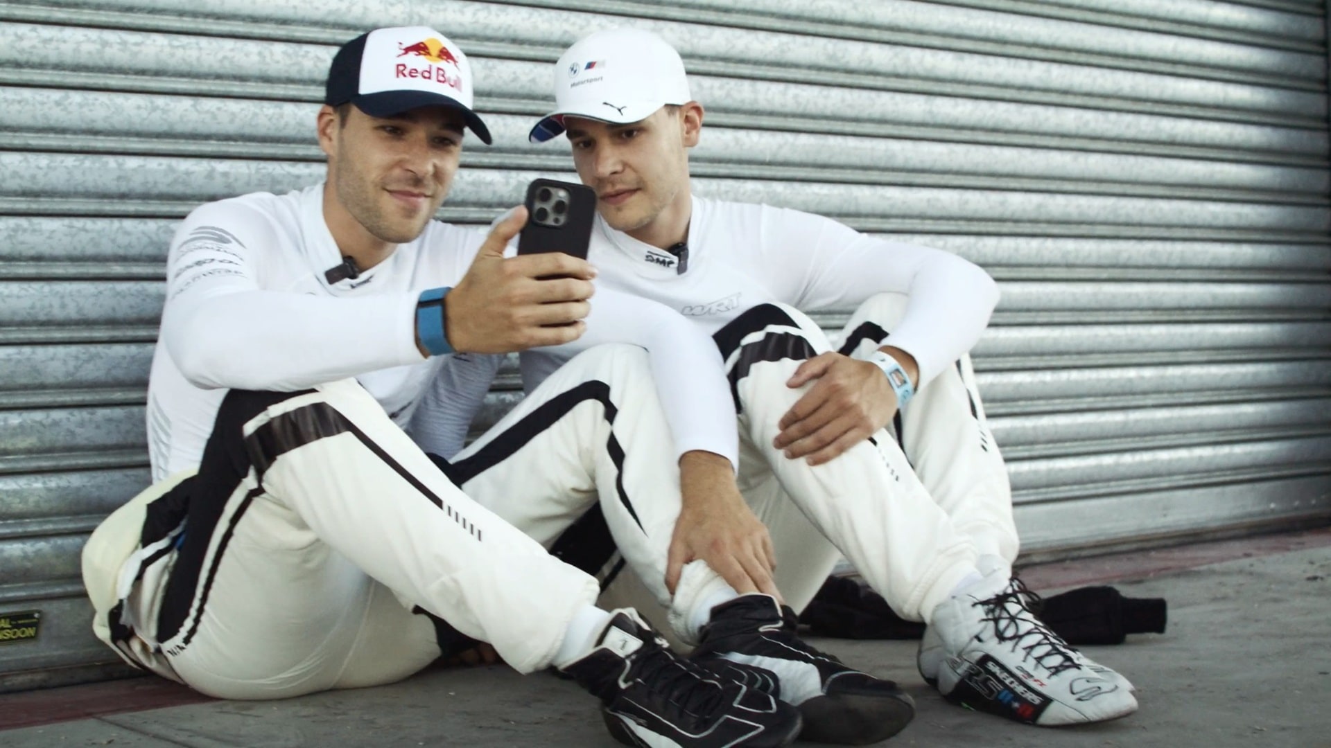 Kelvin und Sheldon van der Linde bei einem Video-Telefonat. 