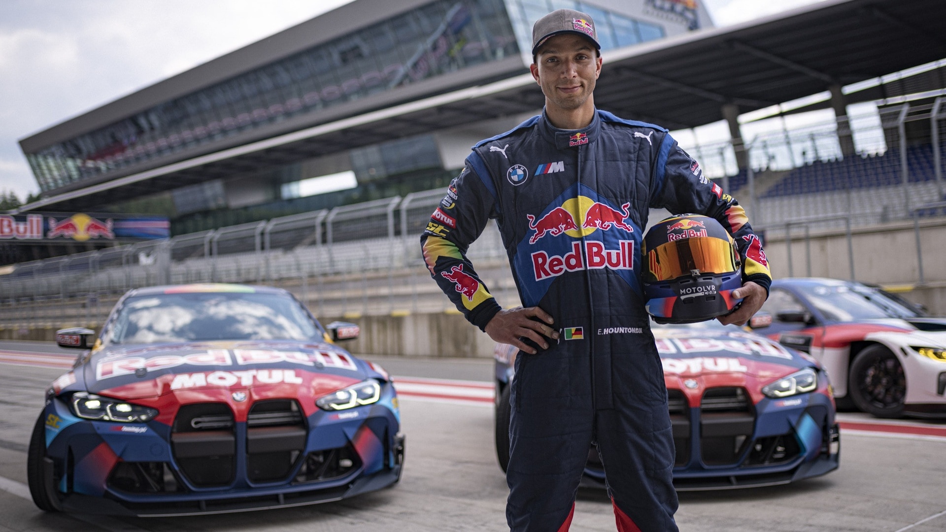 The BMW M4 Drift G82, flanked by Elias Hountondji.