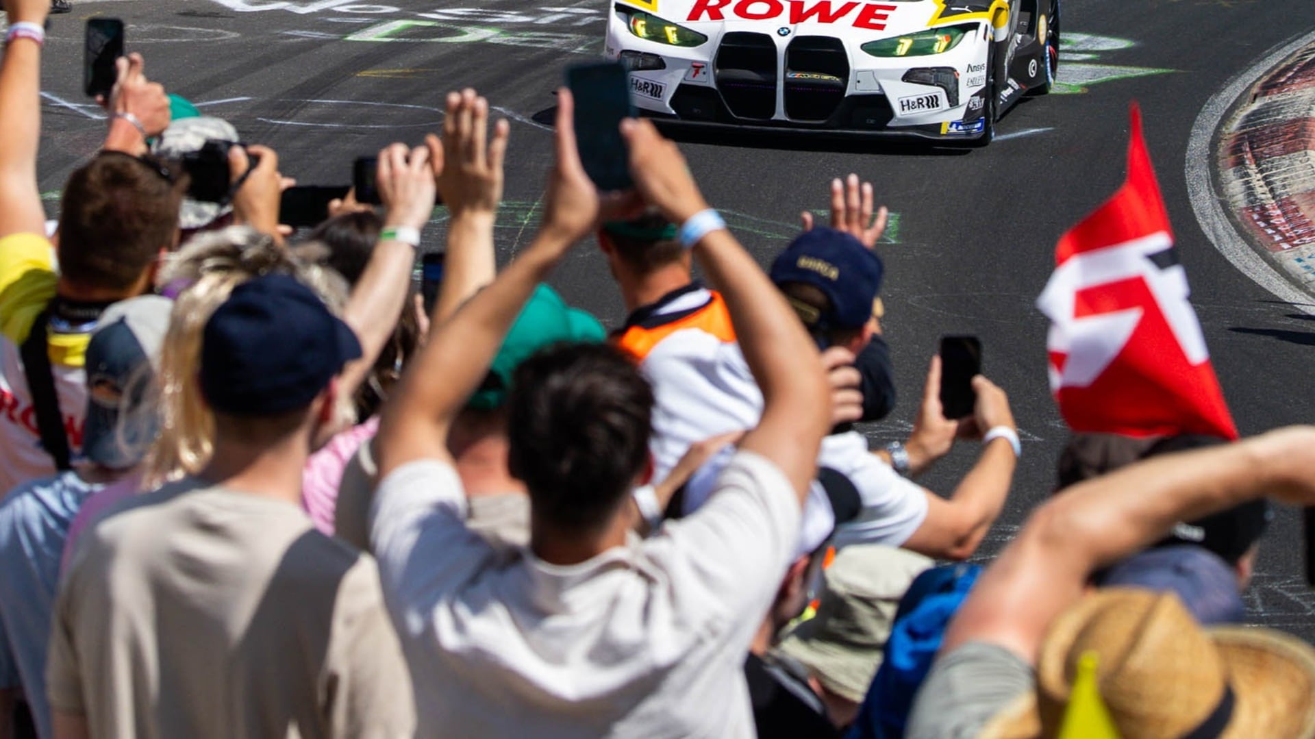 Cheering crwods at the tarmac of the Nürburgring.