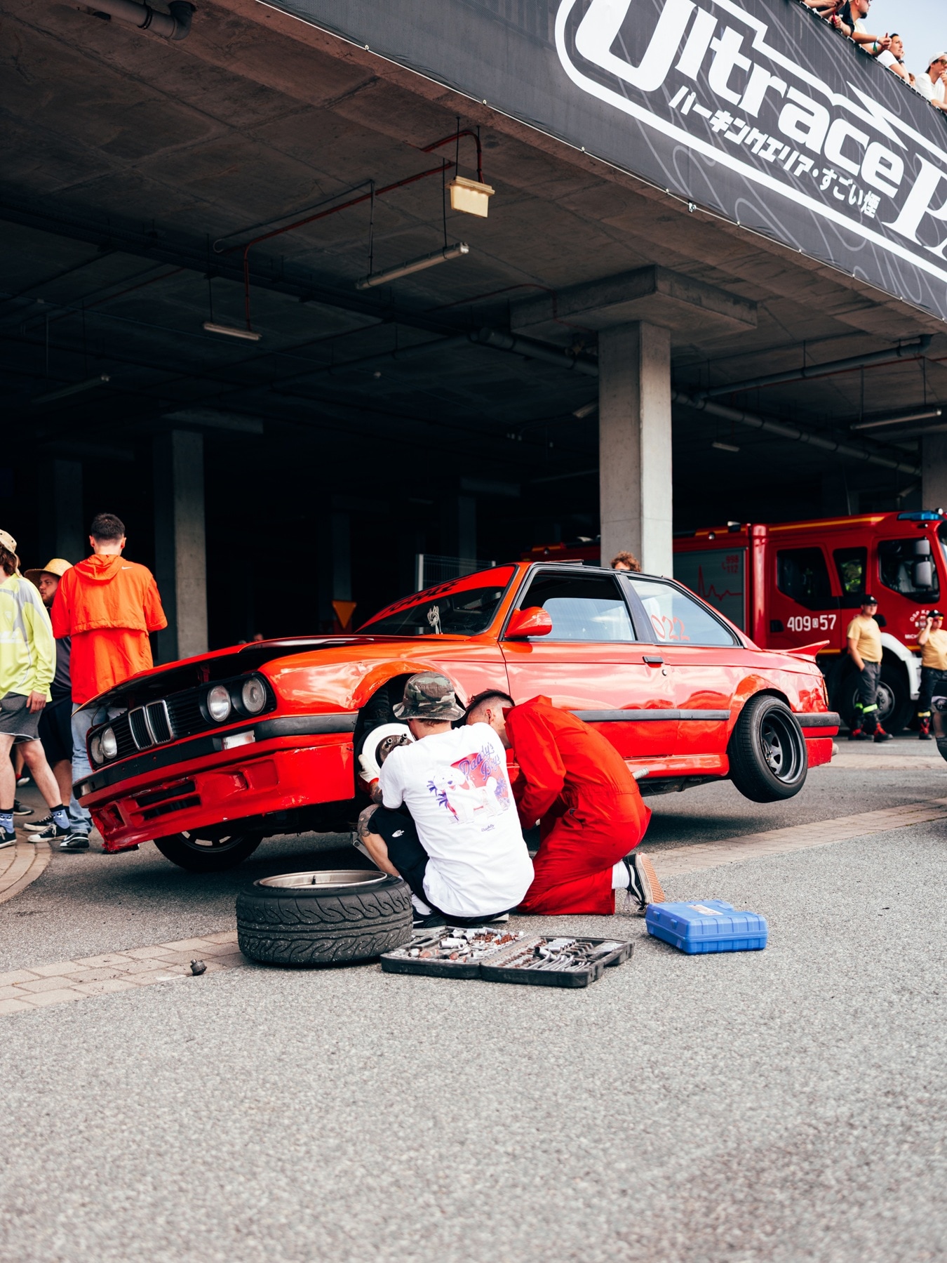 Reifenwechsel beim M3 E30 für die Drift-Action.