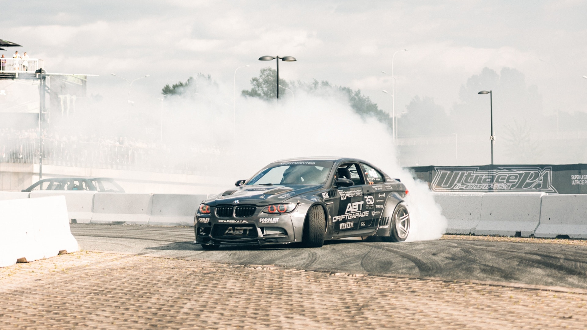 Modifizierter BMW E92 M3 beim Driften auf dem Ultrace. 