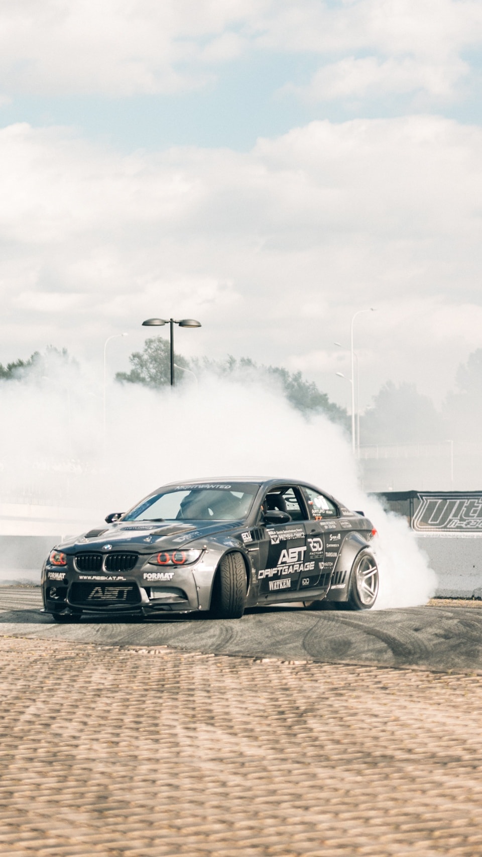 Modifizierter BMW E92 M3 beim Driften auf dem Ultrace. 