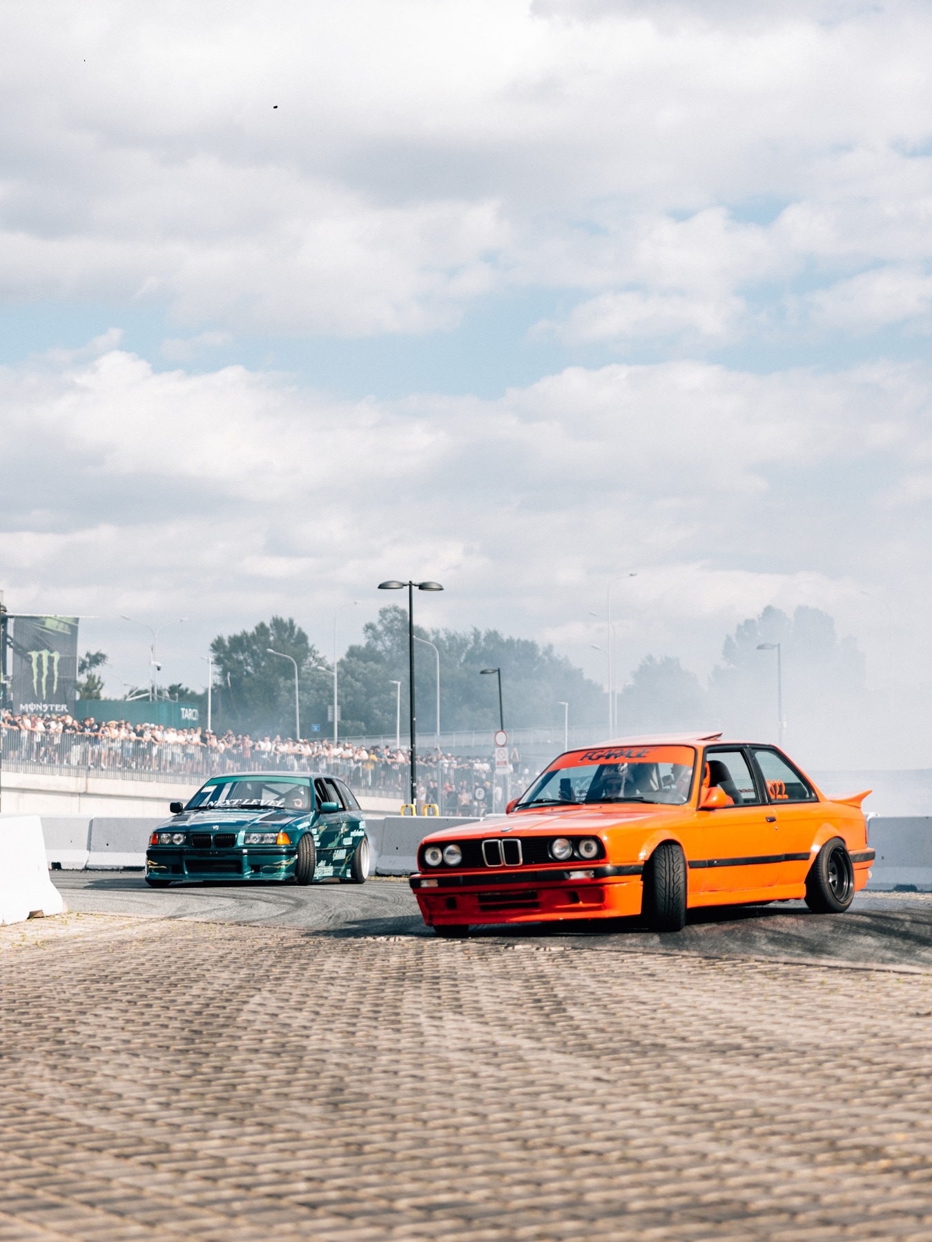 BMW M3 E30 beim Driften auf dem Ultrace. 