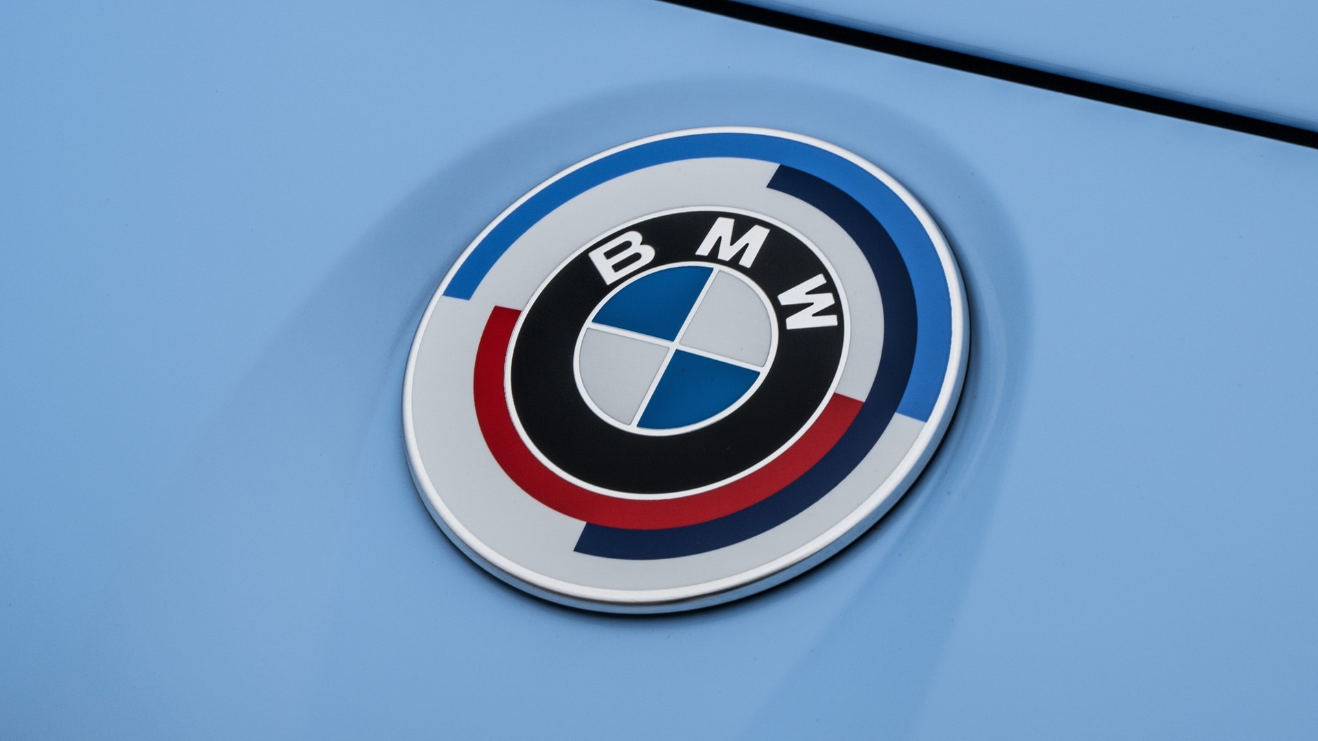 BMW Logo auf Motorhaube