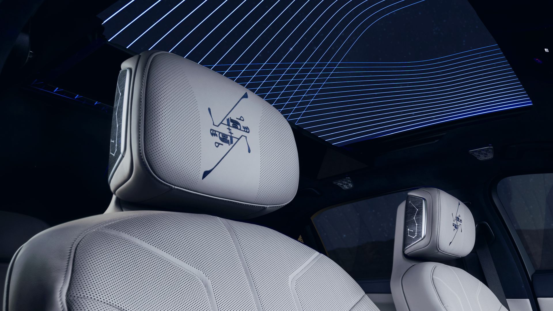 Passenger cabin of the BMW 7 Series Suhail Eiditon with a glass roof of 2,5 square metres.