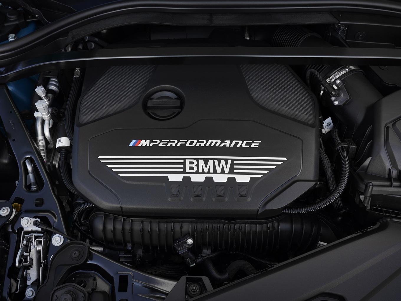 Motor im Motorraum des BMW M235i xDrive Gran Coupé F44.