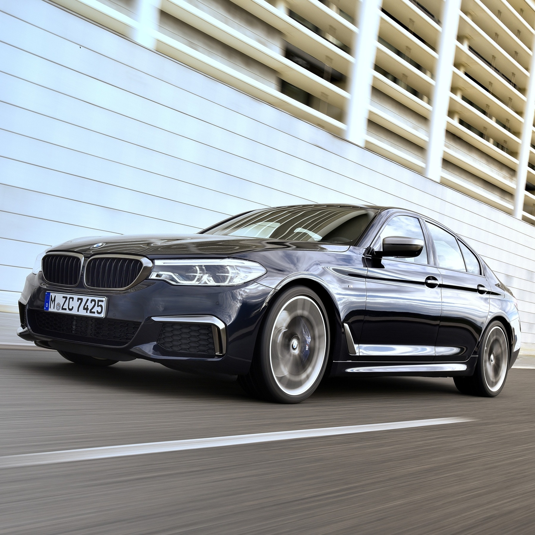 THE M PERFORMANCE BUSINESS SEDAN.