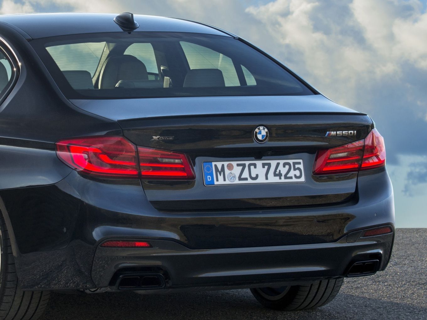 Heckansicht des BMW M550i xDrive G30,.