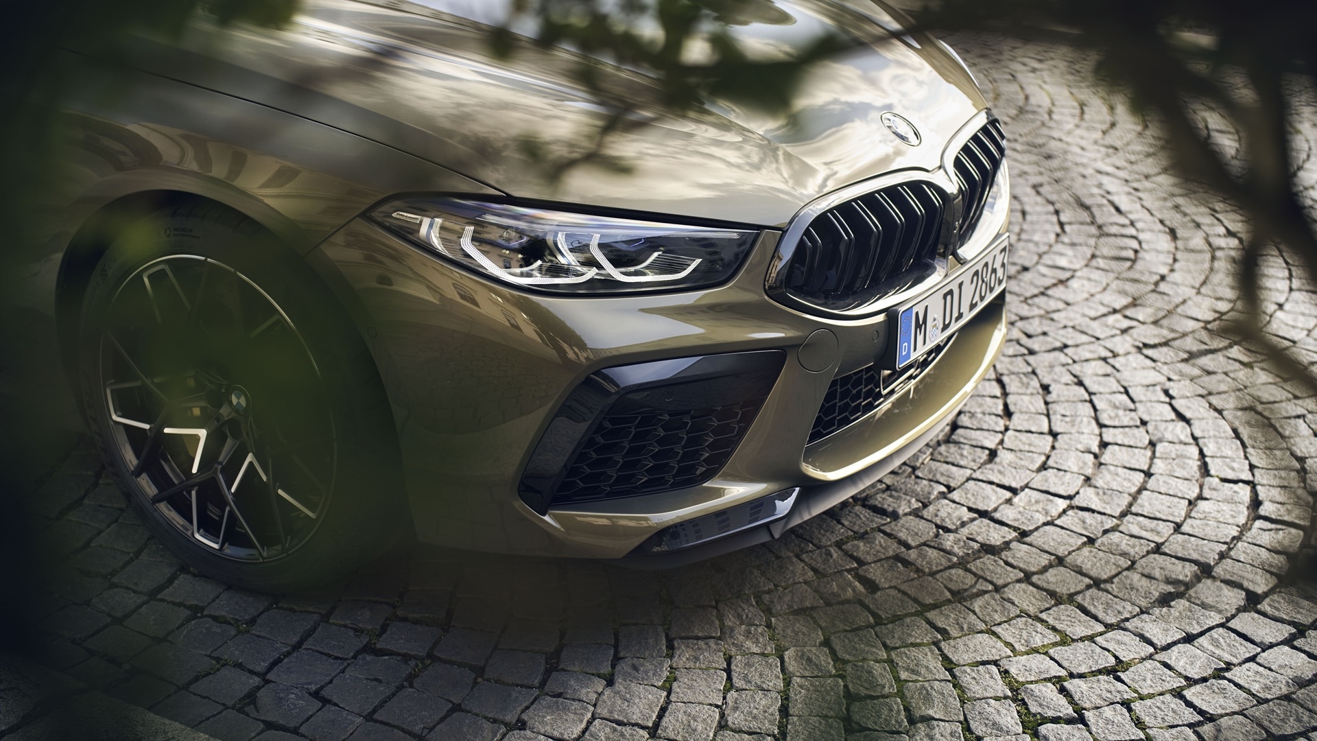 Doppelniere mit kantiger Rahmenform beim BMW M8 Competition Cabriolet F91.