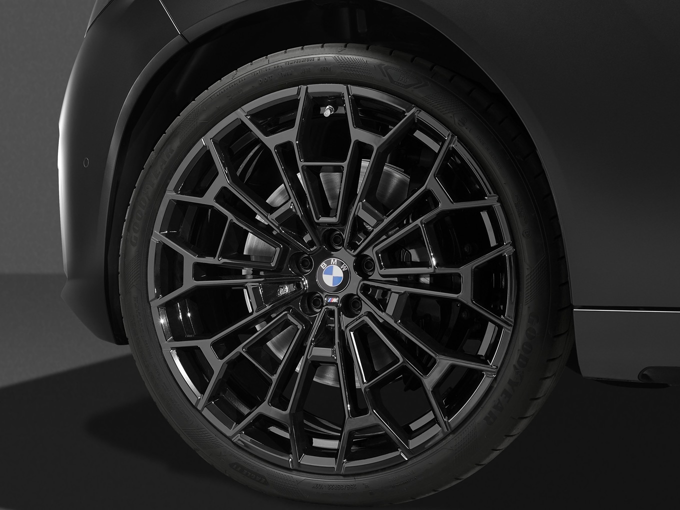 22'' Polygon 1134 M Black light alloy wheels of the BMW X3 M50 xDrive with Black Package