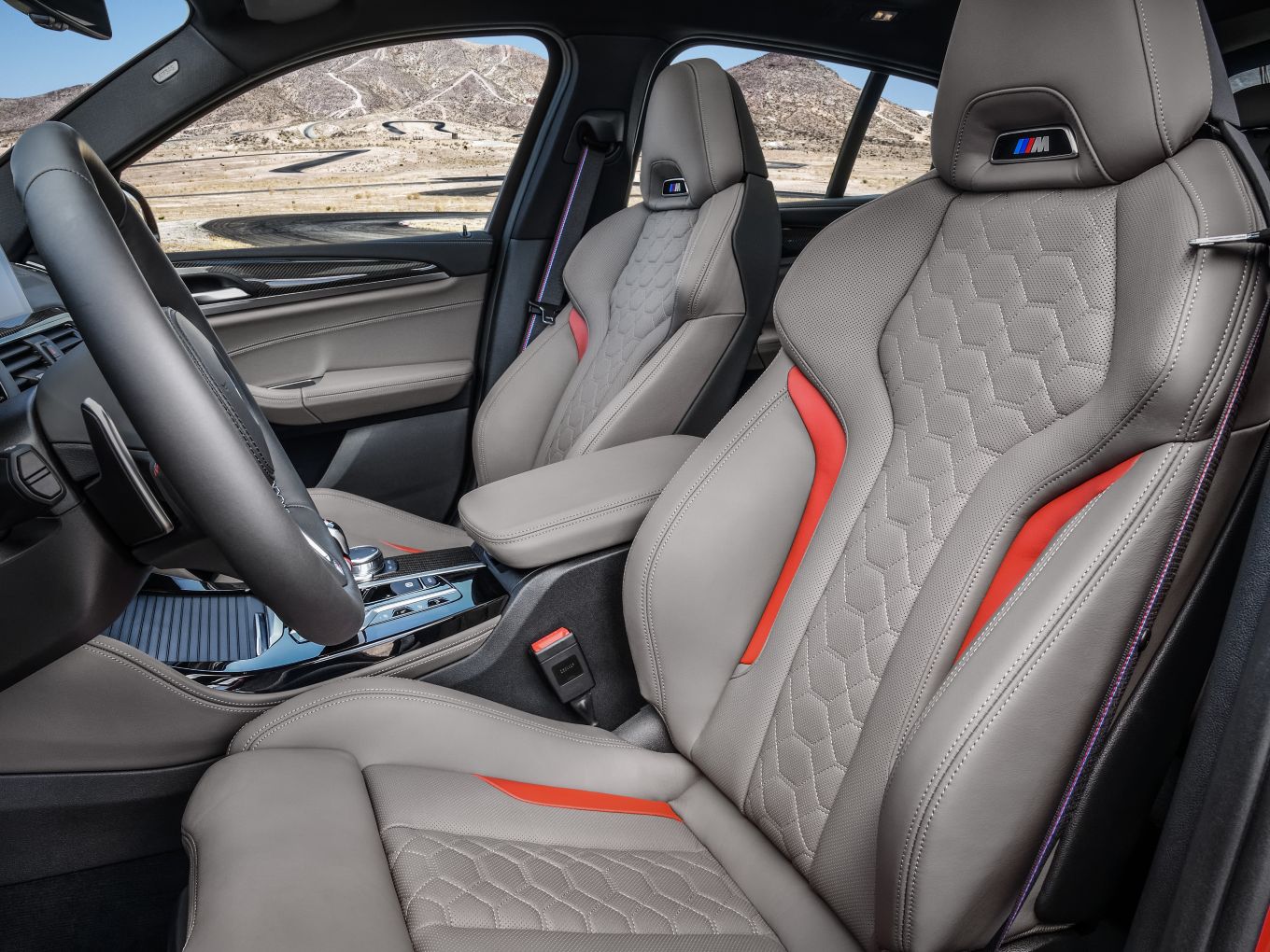 M Sport seats of the BMW X4 M F98. 