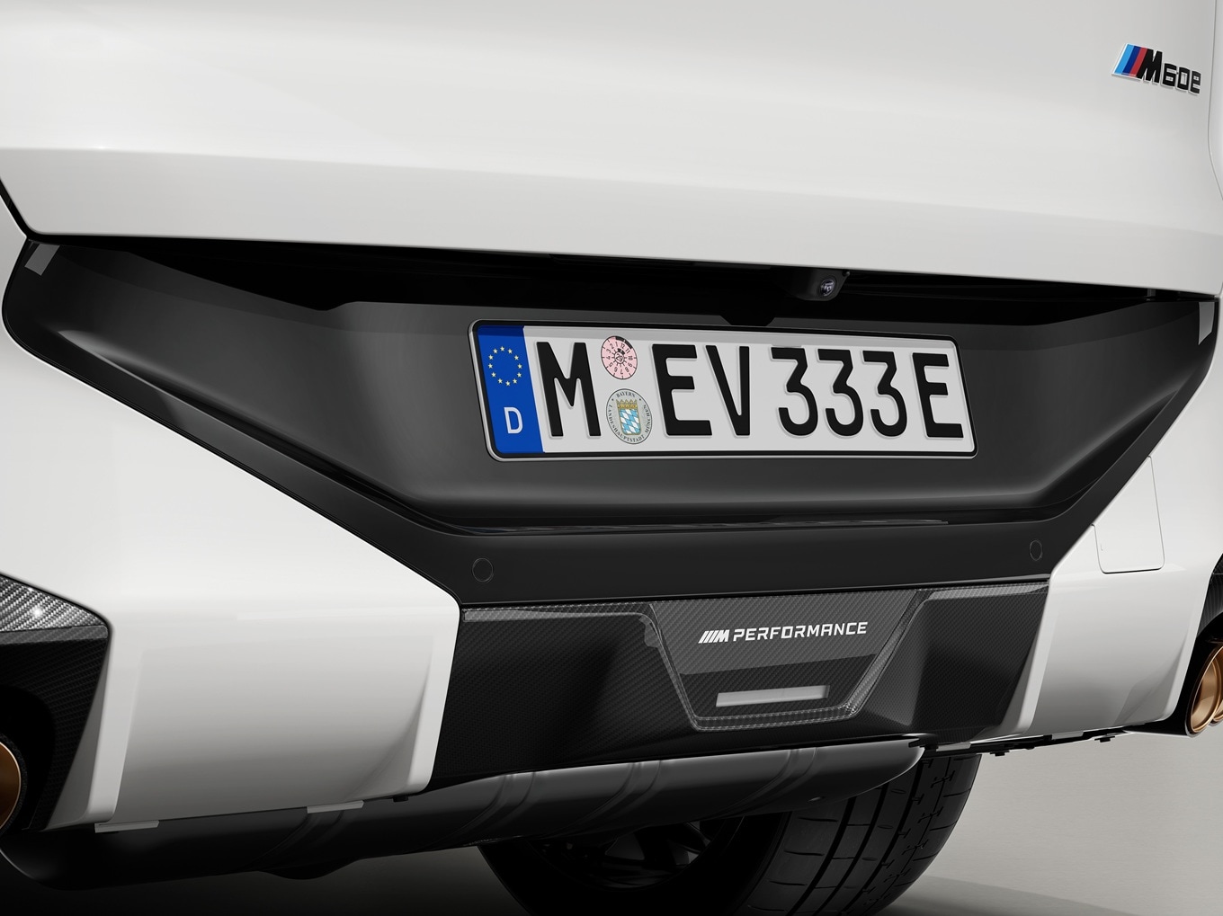 Der M Performance Heckdiffusor Aramid am Heck des BMW X5 G65.