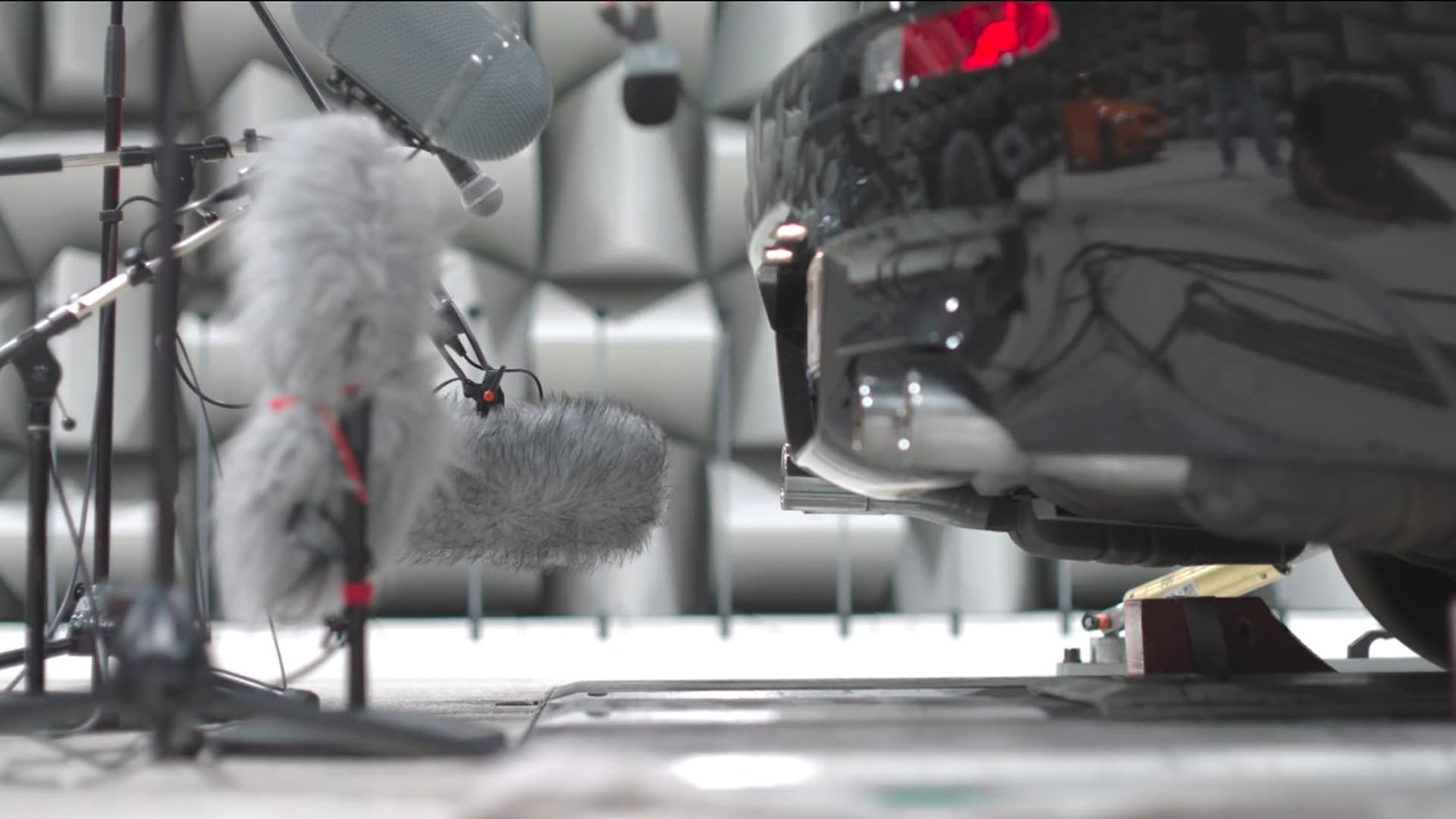 Numerous microphones positioned around an exhaust system of the BMW M6 Cabrio E64.