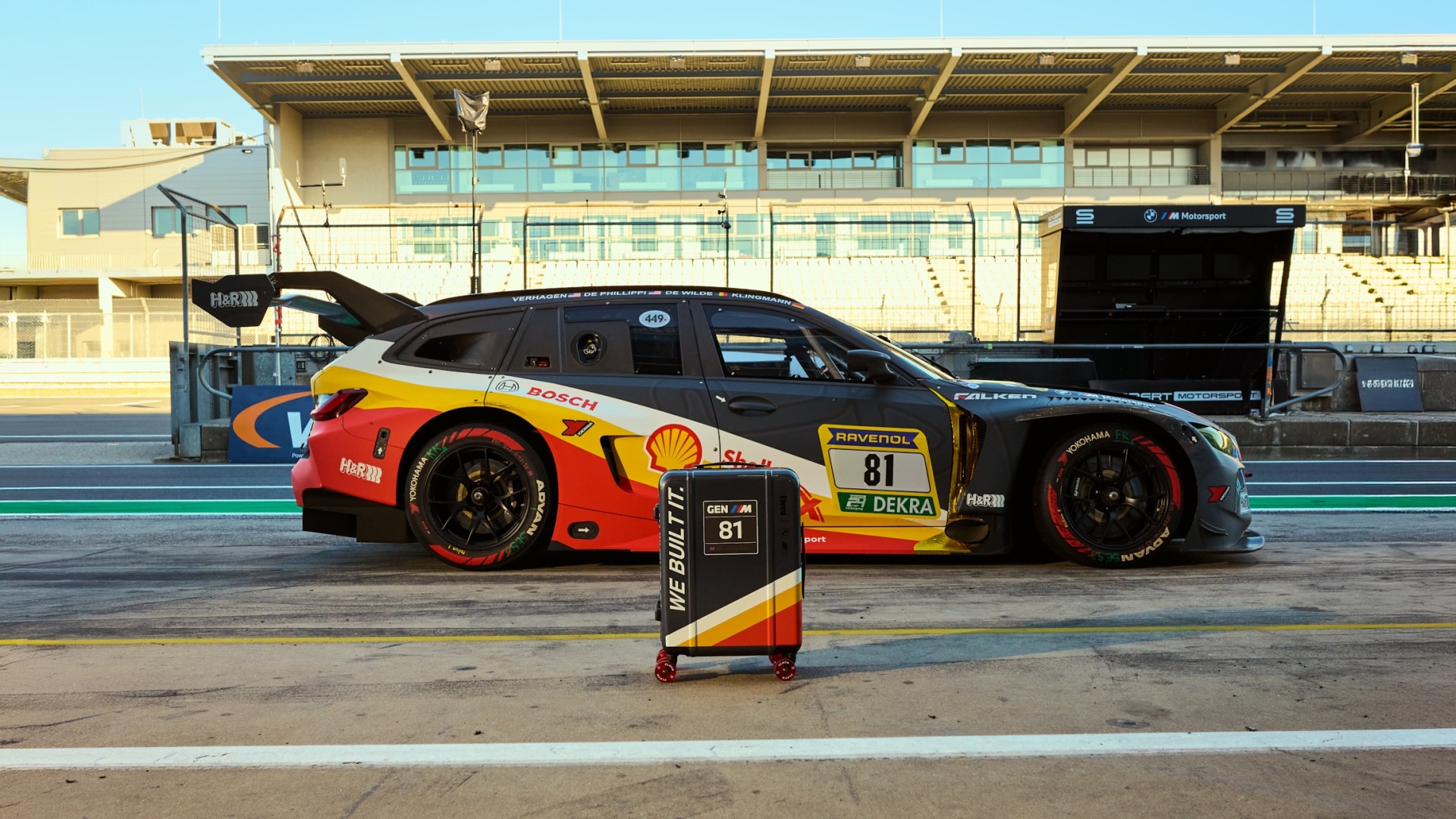 Der FLOYD Cabin im Design des BMW M3 Touring 24H