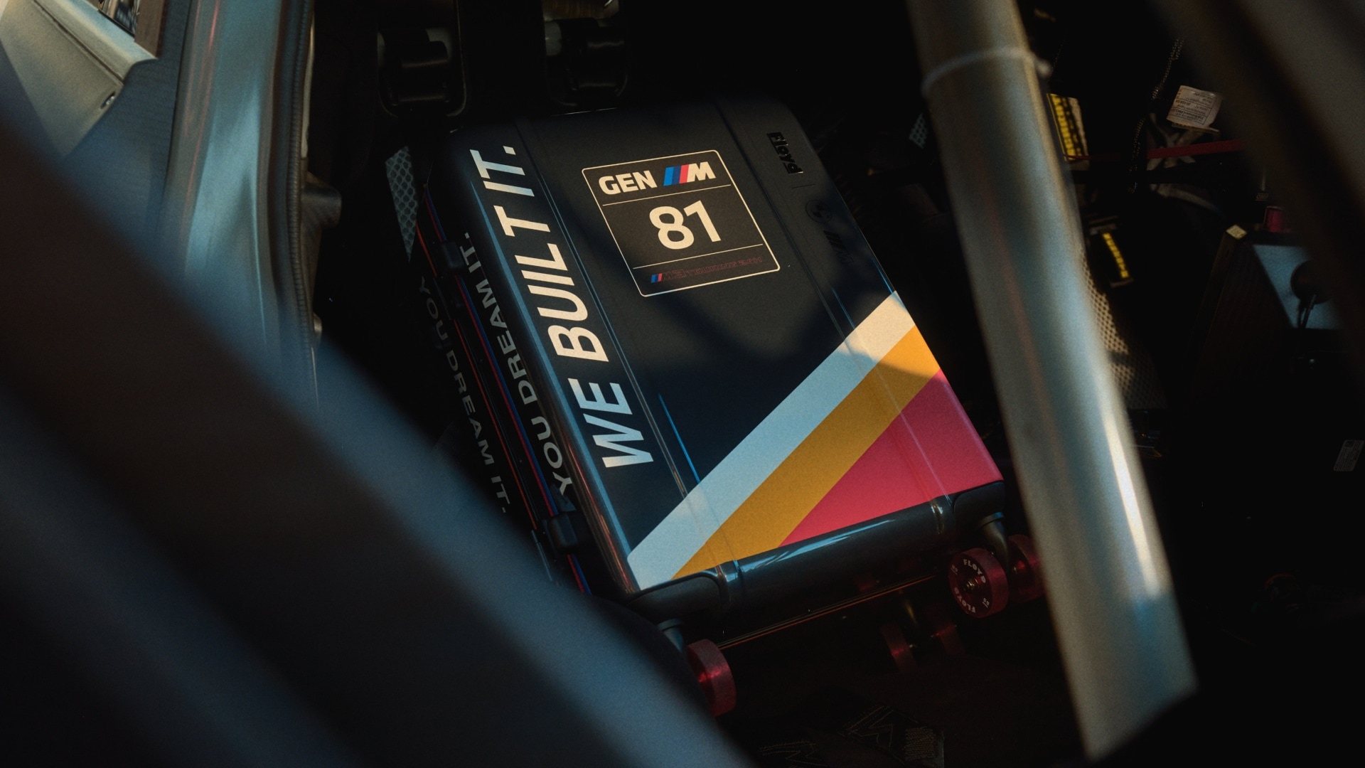 Floyd Cabin im Design des BMW M3 Touring 24H
