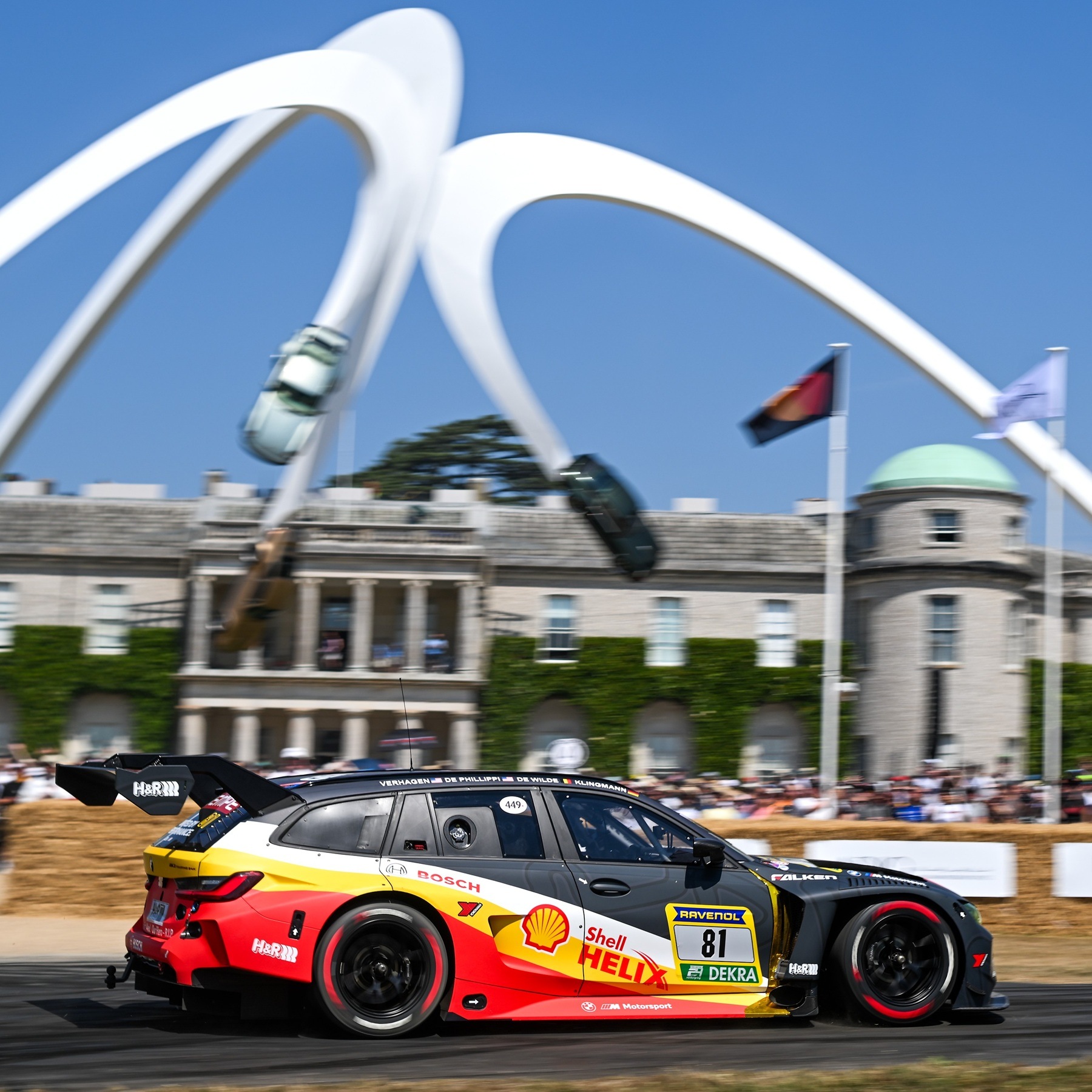 THE ULTIMATE STAGE FOR BMW M. 