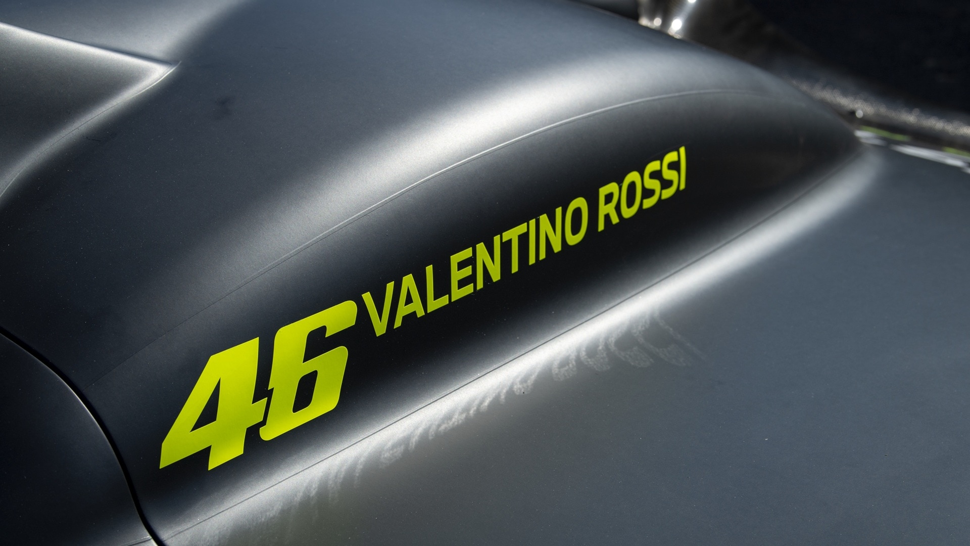 #46 designation on the rear of the BMW V12 LMR