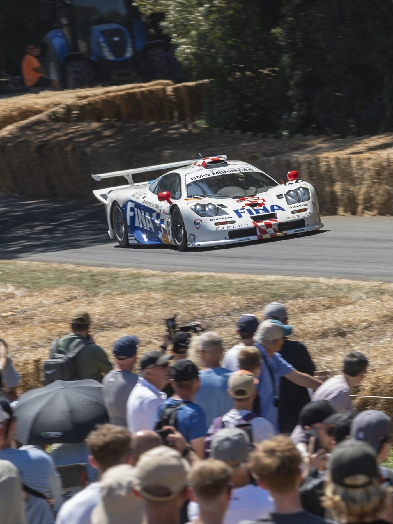 The McLaren F1 GTR flooring it for the Hillclimb.