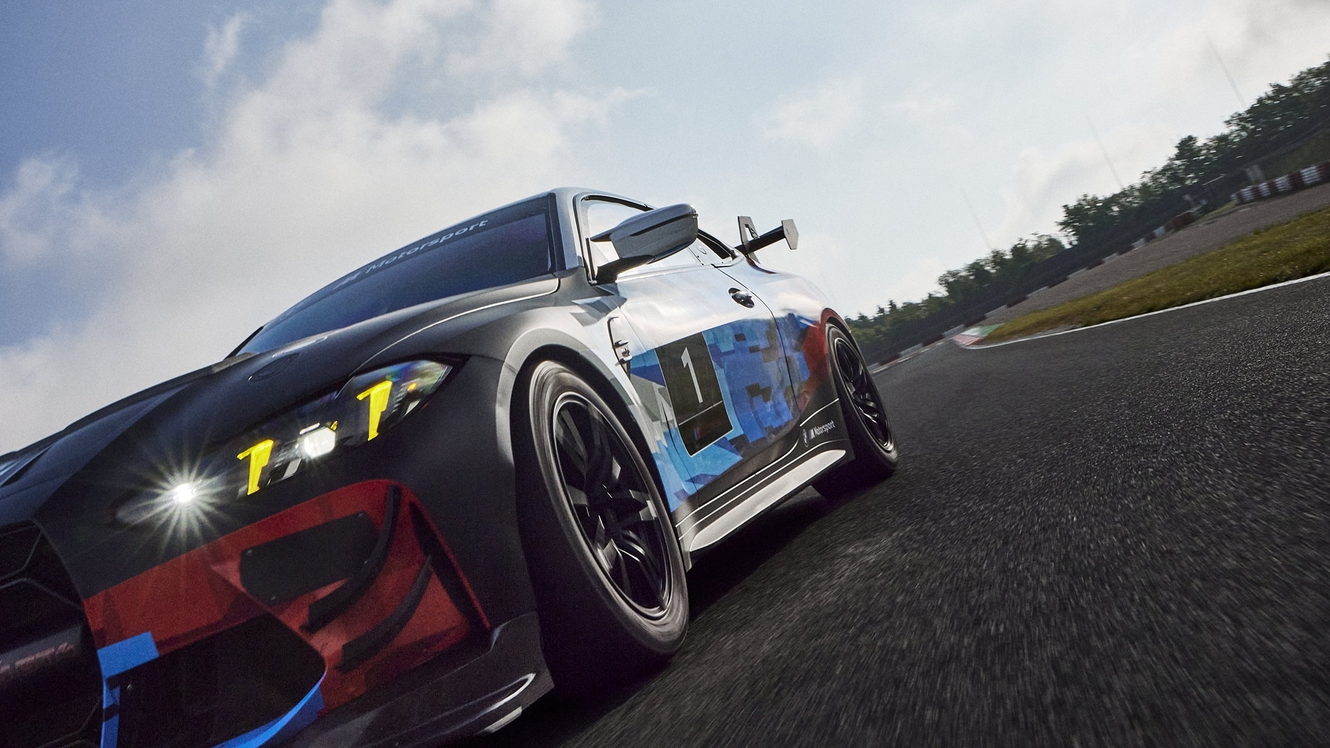 A BMW M4 GT4 during an AREA M driver's training.