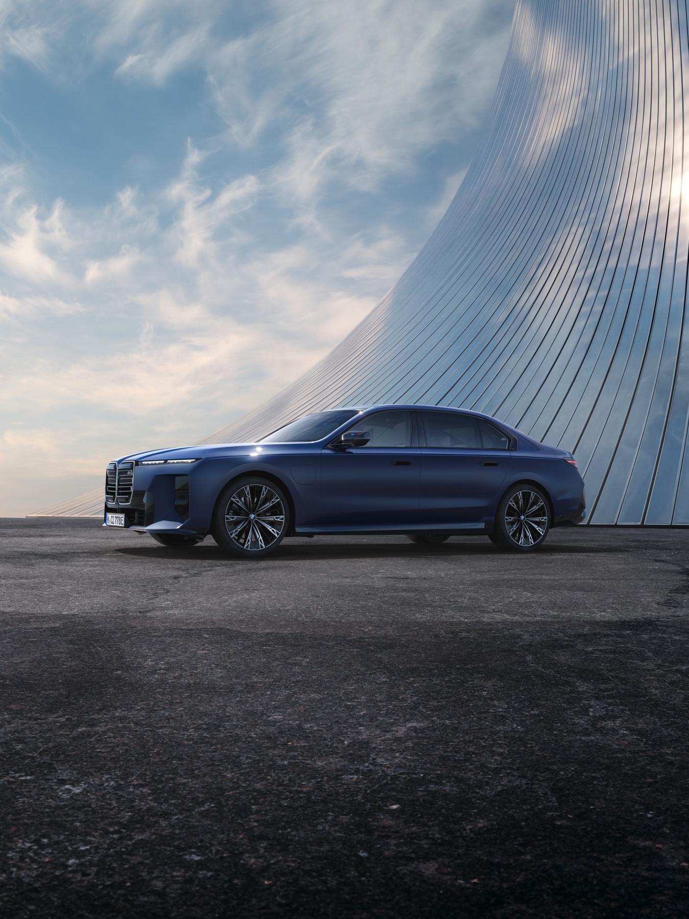 BMW M760e xDrive mit BMW Individual Dual-Finish Lackierung