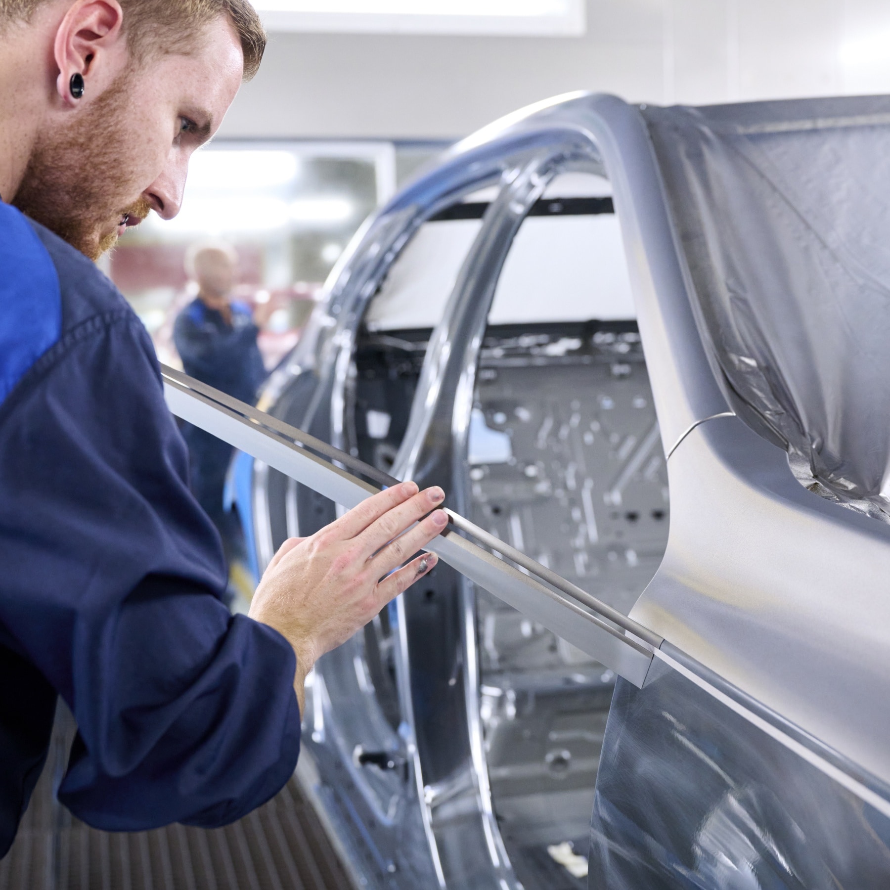 Mitarbeiter im Zentrum für Sonderlackierungen, BMW Werk Dingolfing