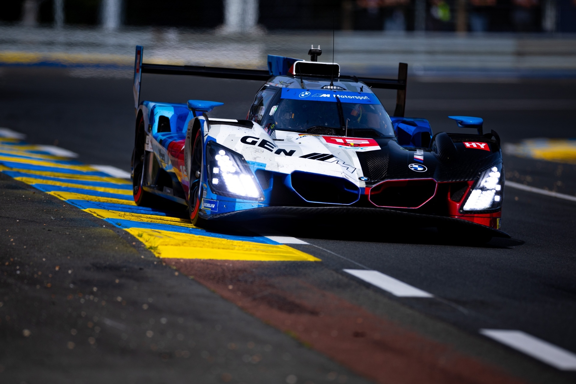 BMW M Hybrid V8 in Le Mans mit GEN M Livery