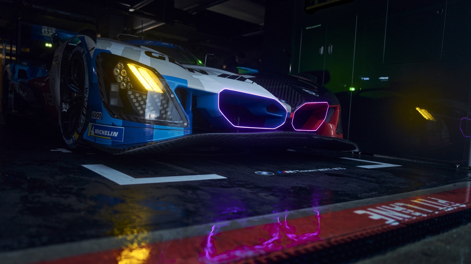 BMW M Hybrid V8 in Le Mans