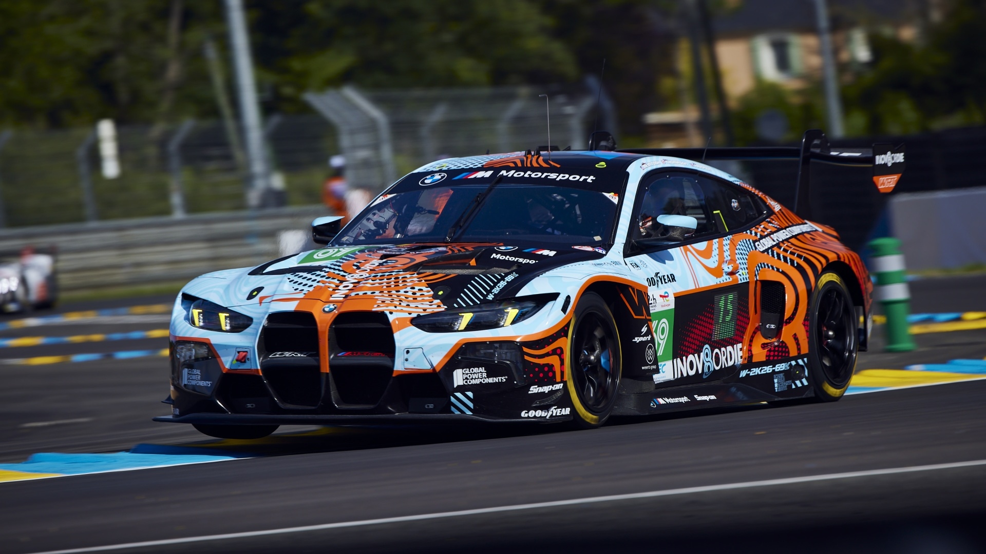 BMW M4 GT3 EVO #32