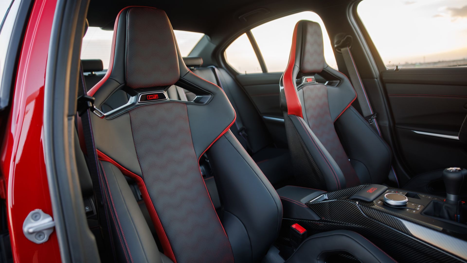 Drivers' cabin of the BMW M3 CS Handschalter. 