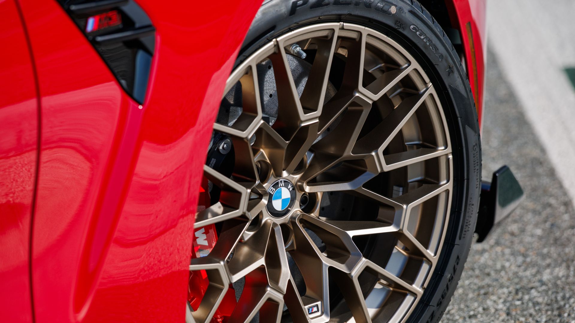 Forged alloy wheels Style 927M finished in Gold Bronze.