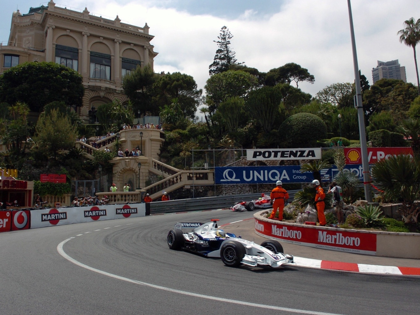 Nick Heidfeld im BMW Sauber F1 beim Großen Preis von Monaco im Jahr 2006.