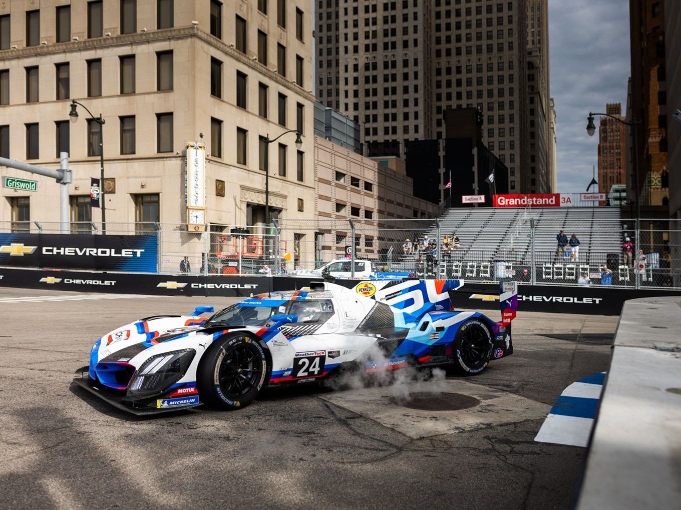 Der BMW M Hybrid V8 beim Detroit Grand Prix 2025.