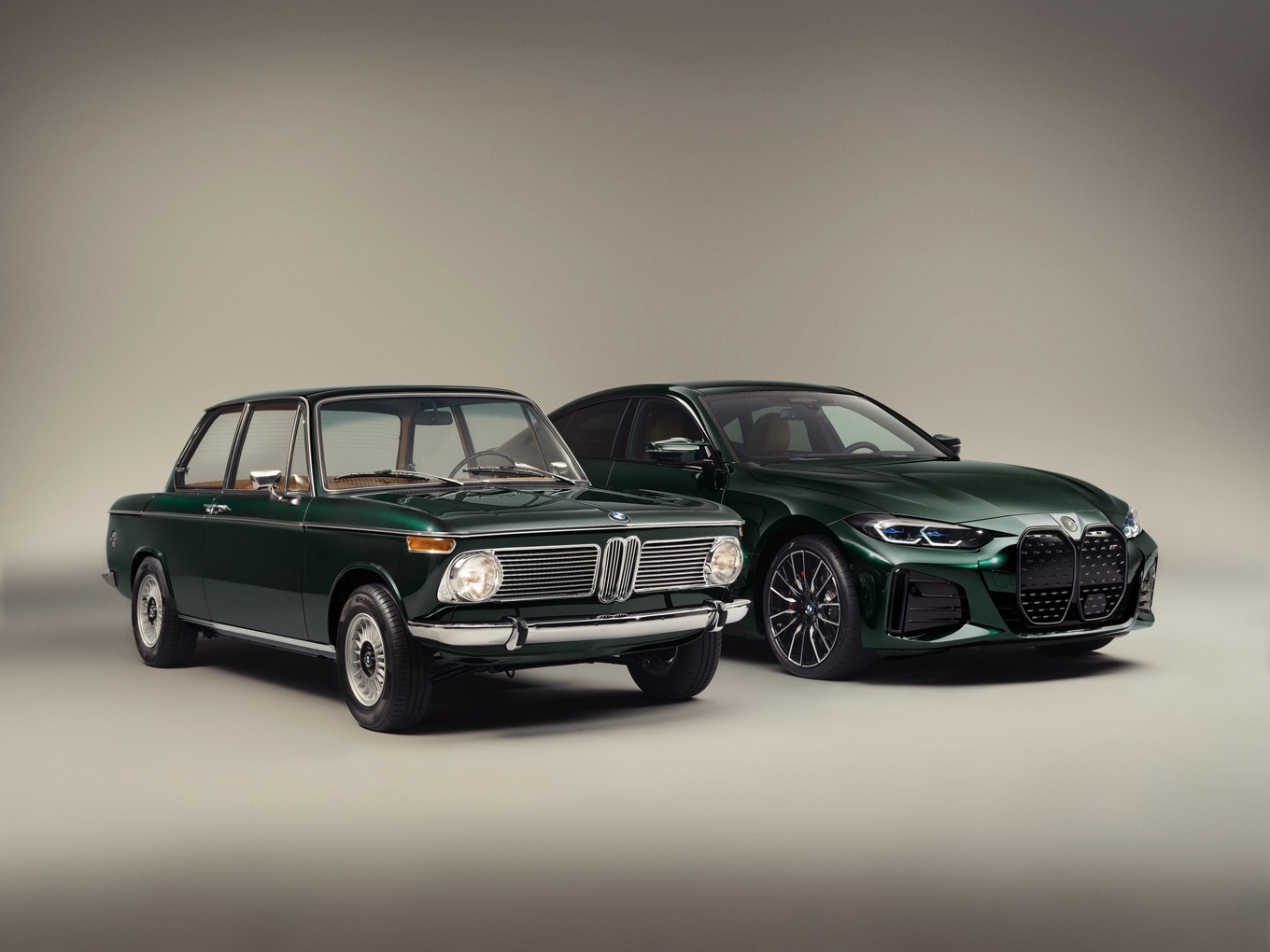 1972 BMW 1602 Elektro by Ronnie Fieg und BMW i4 M50 by Kith. 
